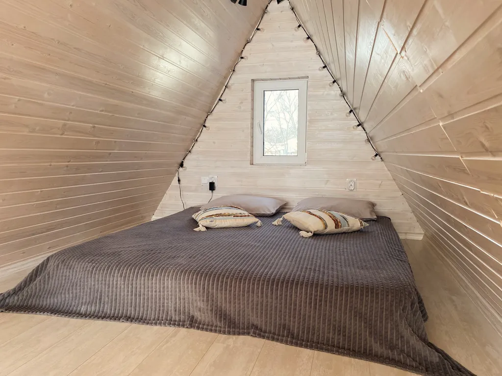 Загородный дом с чаном и панорамным видом на озеро