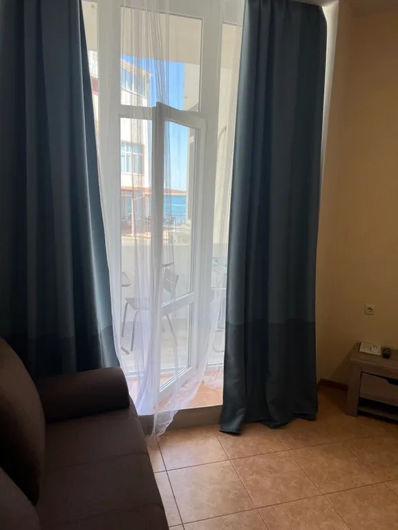 Просторная квартира-студия на берегу моря