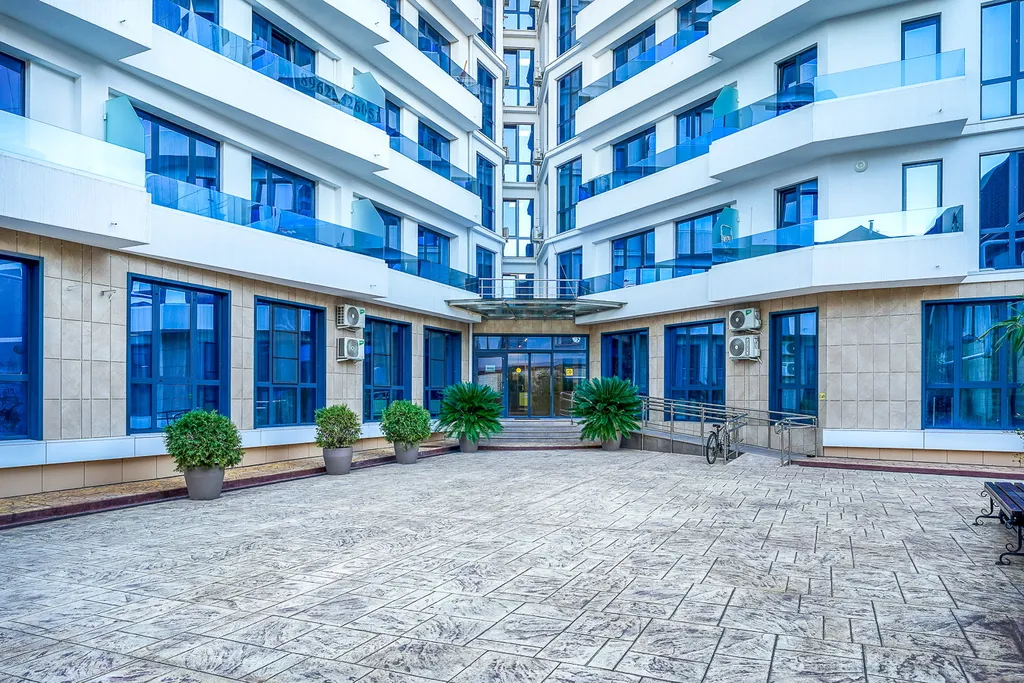 Трехкомнатная квартира у моря с балконом!