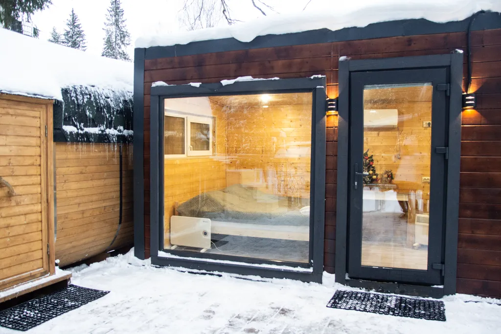 Маленький домик в лесу на Живописной улице