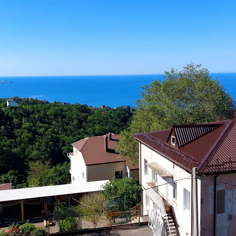 Студия с окном на море