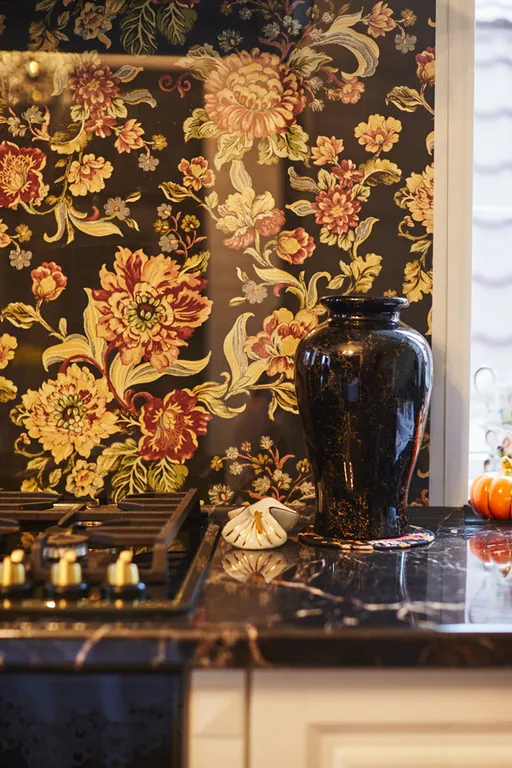 Уютный светлый дом в окружении природы