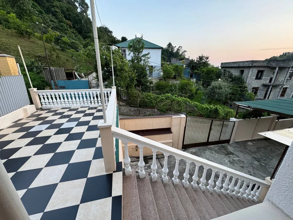 Коттедж Уютный второй этаж дома с отдельным входом и территорией во дворе — Сухум