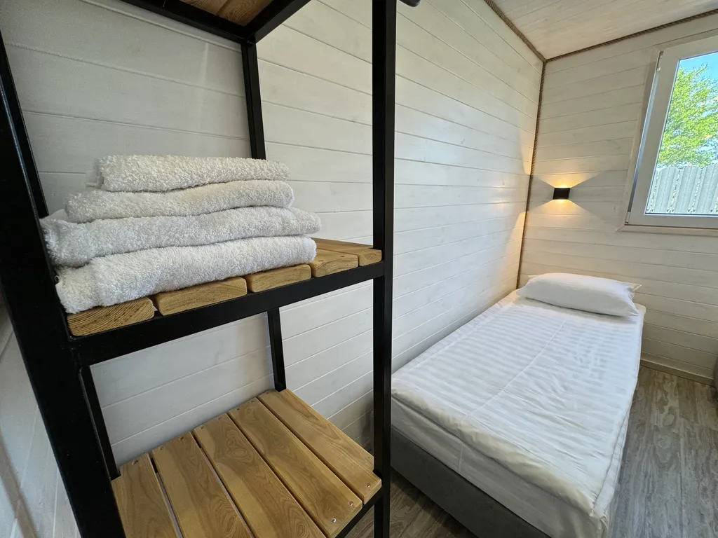 Коттедж с террасой на светлой