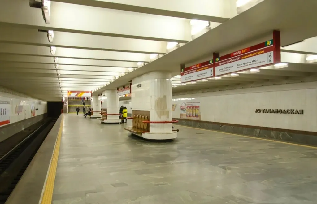 Светлая трёхкомнатная квартира у метро, 4 станции до центра, парковка