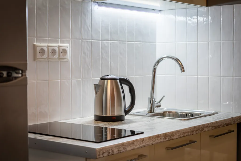 Просторная студия с балконом и видом на горы