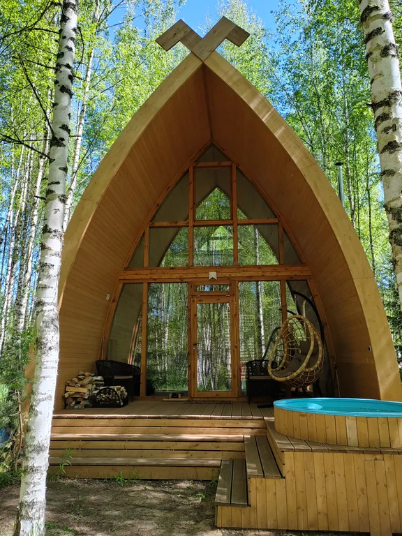 Лесной теремок с горячей купелью