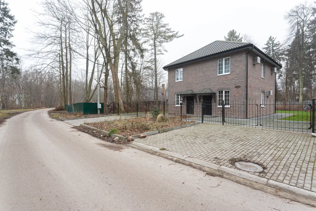 На первой линии от моря сдам полдома