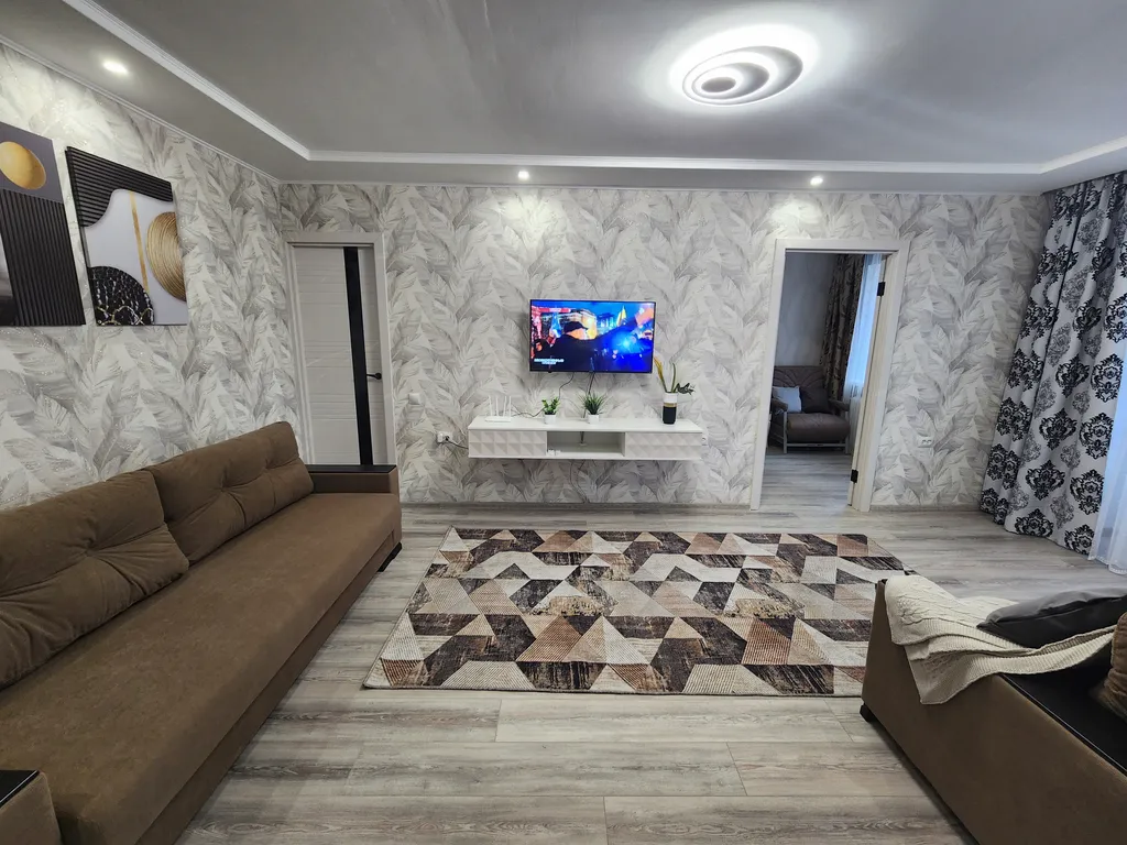 Двухкомнатная квартира в центре с евроремонтом