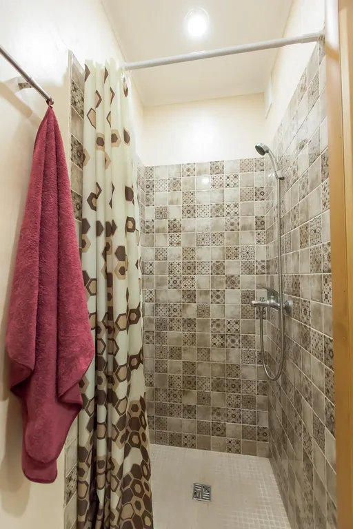 2-комнатная квартира с сауной и ярким интерьером