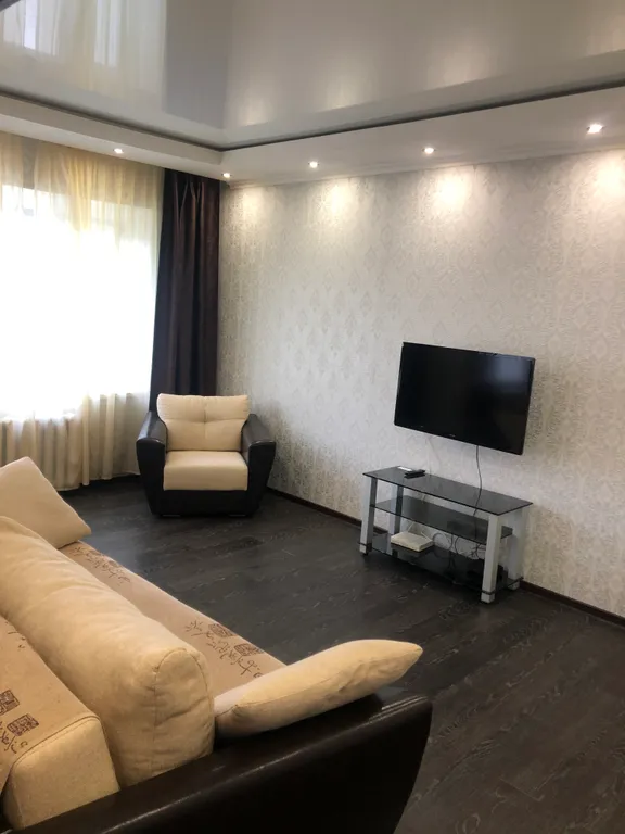 Отличная квартира с видом на площадь