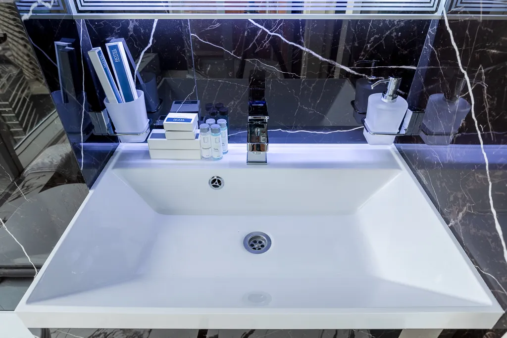 Lux  Jacuzzi floor 48