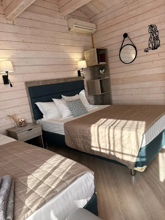 Коттедж Апартаменты с видом на море Комната 35 кв.м, кухня-веранда 18 кв.м. — Кучугуры