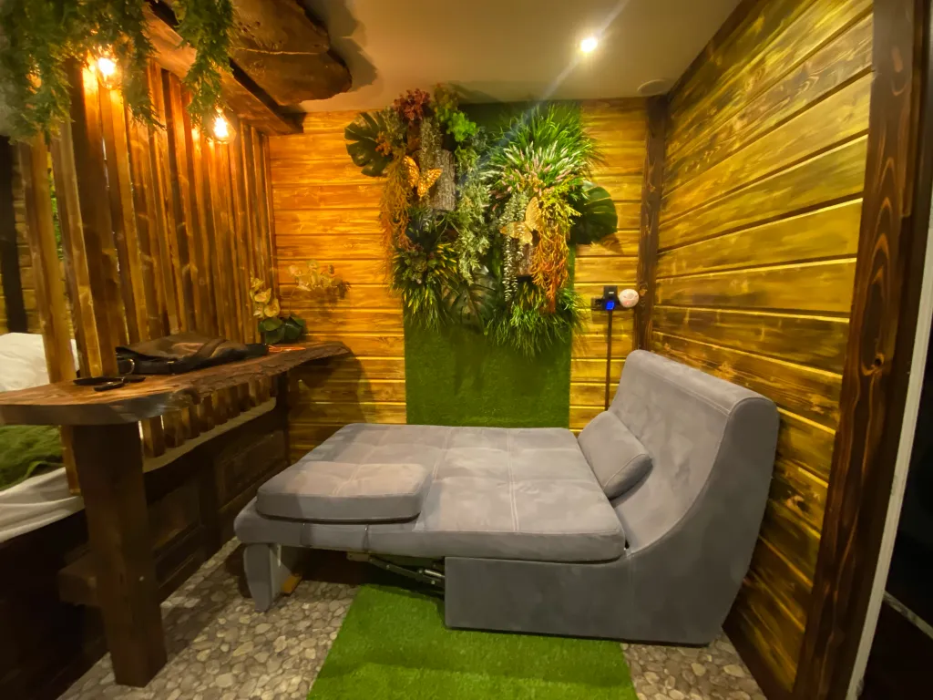 Дом Шилтон Виладж с бассейном, баней и джакузи