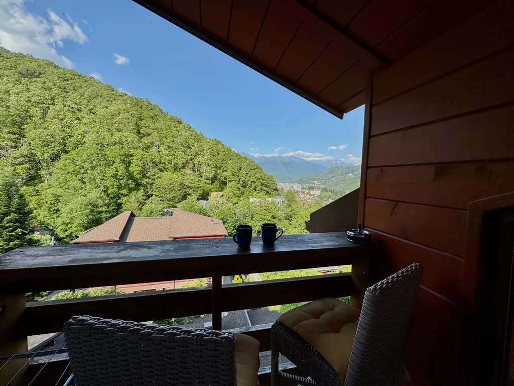 Двухуровневый апартамент в самом сердце Красной Поляны с видом на горы