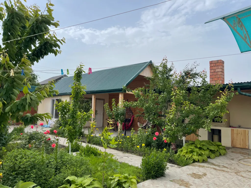 Коттедж Уютный дом у мopя с садом перед домом — Махачкала