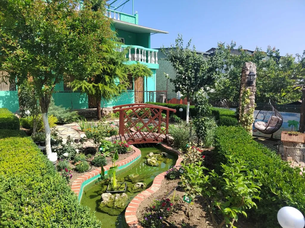 Коттедж Отдельная часть дома с беседкой рядом с парком и пляжем Учкуевка — Севастополь