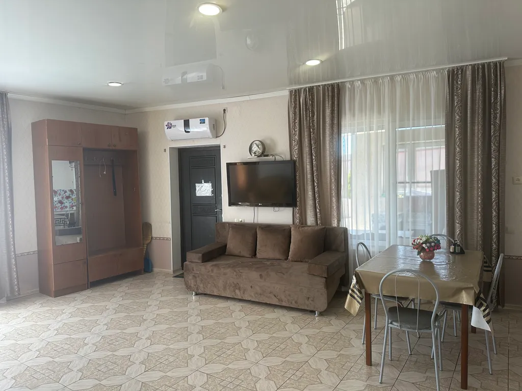 Уютная двухкомнатная квартира со своим двором