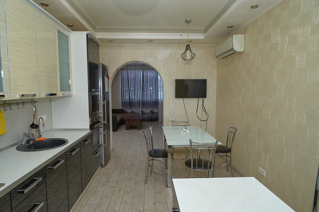 Уютный коттедж с 4-ми спальнями, баней и бильярдом у озера