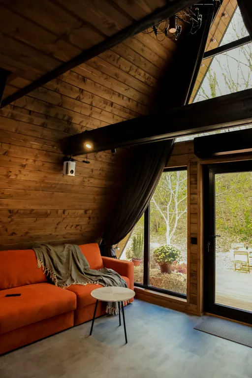 Коттедж Дом А-фрейм с джакузи в лесу — Северская