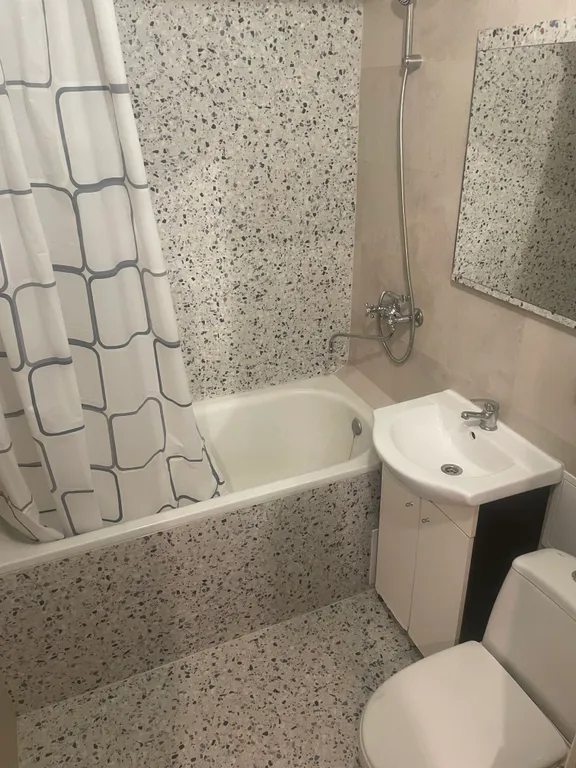 Квартира с виноградными гроздьями в центре