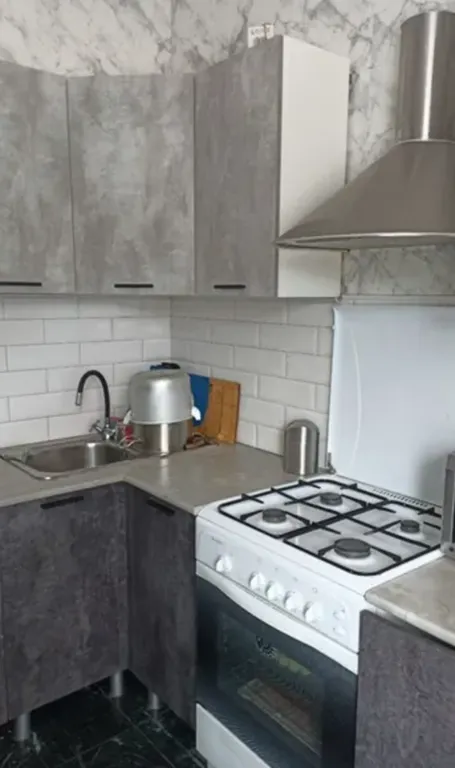 Дом с навесом и парковкой