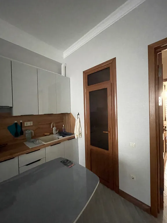 Евротрешка с видом на море, первая береговая, городской пляж