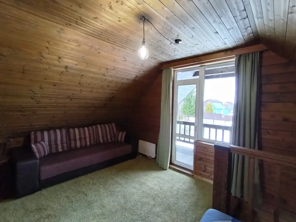 Дом на берегу с баней