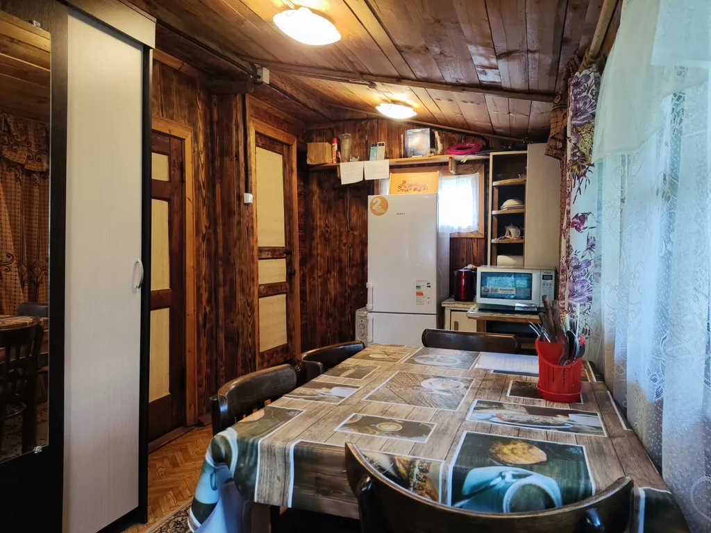 Дом в окружении леса, озёр и рек, около турбазы Алоль