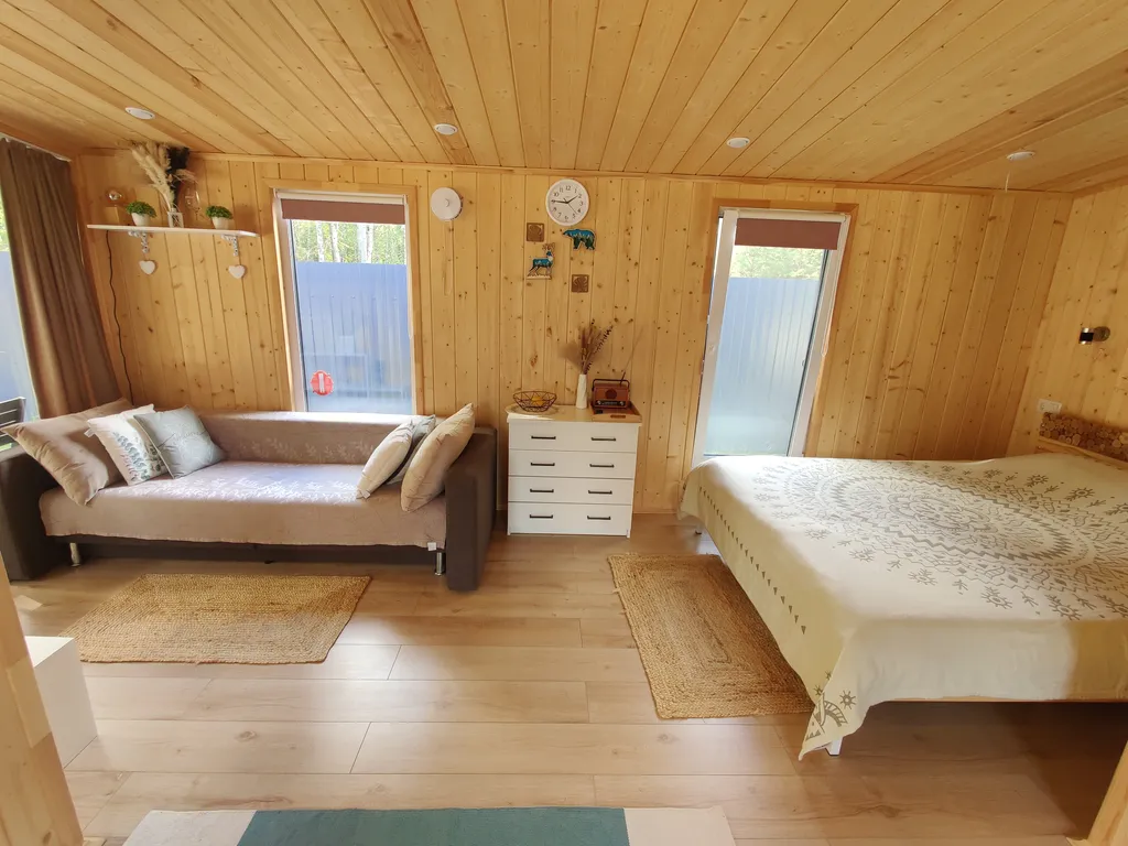 Домик с баней в лесу