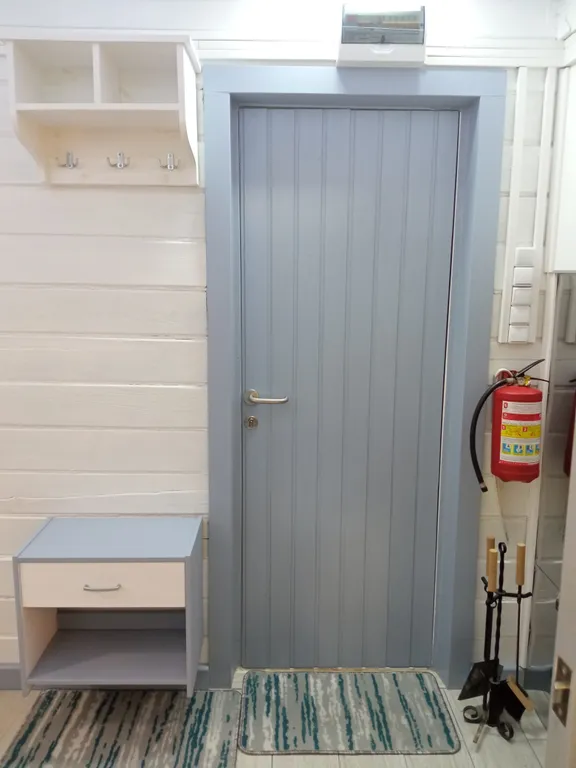 Домик у самого озера