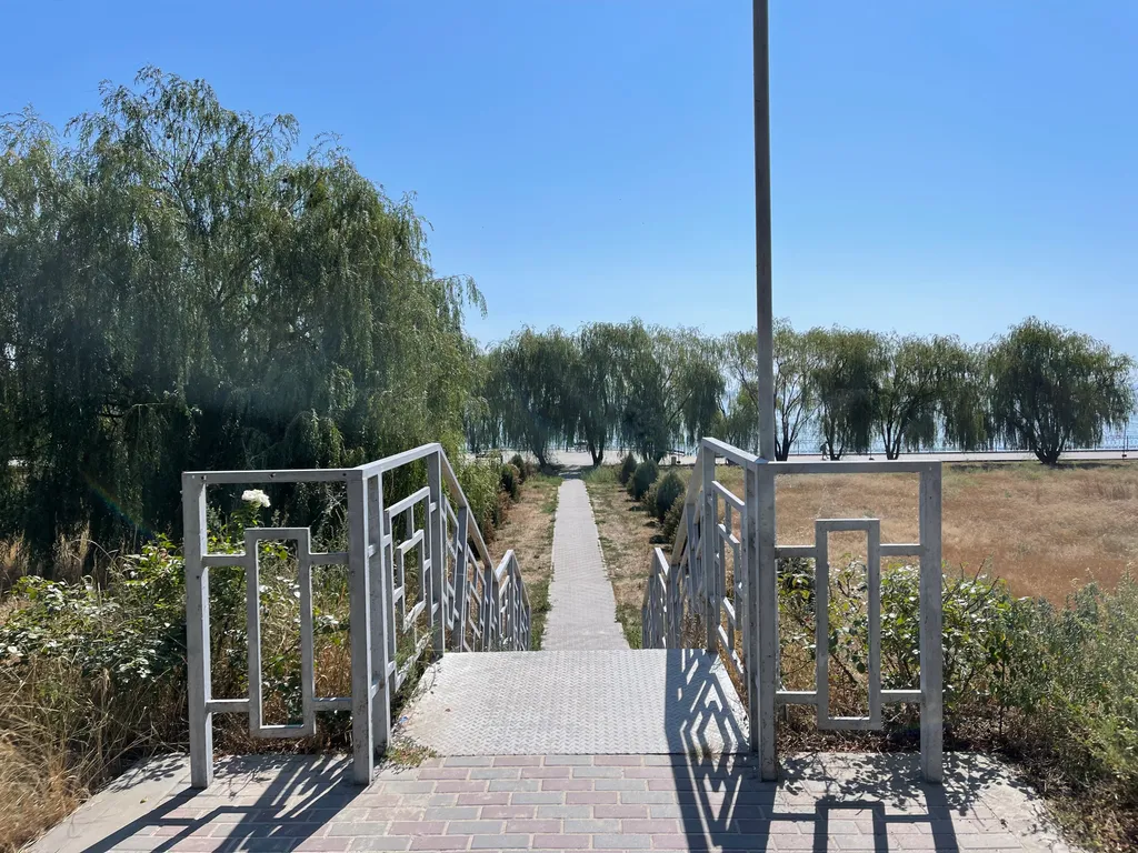 Частный сектор рядом с морем