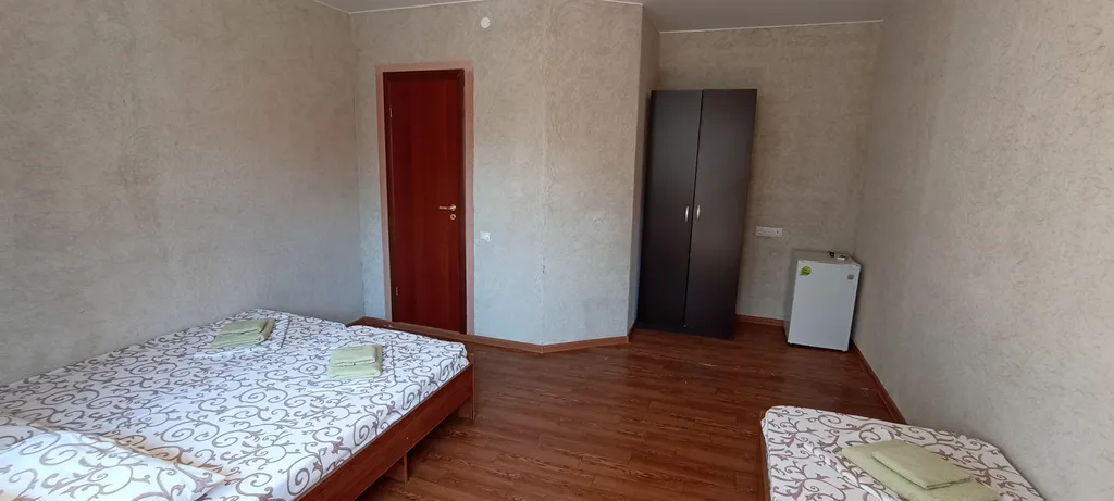 Просторный номер для семьи в небольшом уютном доме с хорошим бассейном