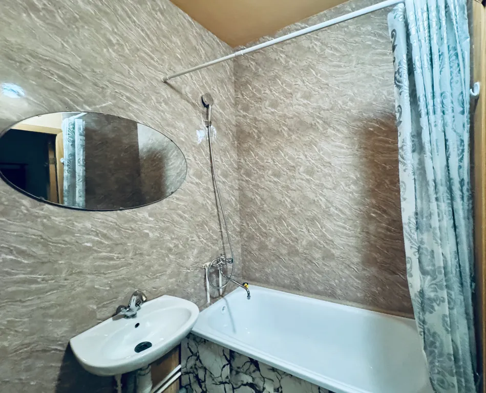 Уютная квартира на берегу реки Невы в центральном районе г. Кировска