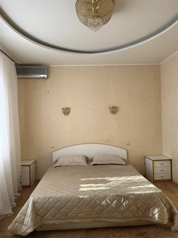 Дом с большим бассейном