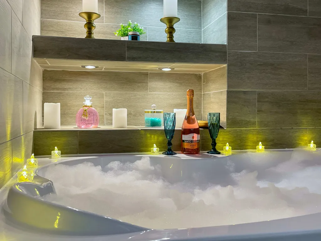 Уникальная студия с джакузи