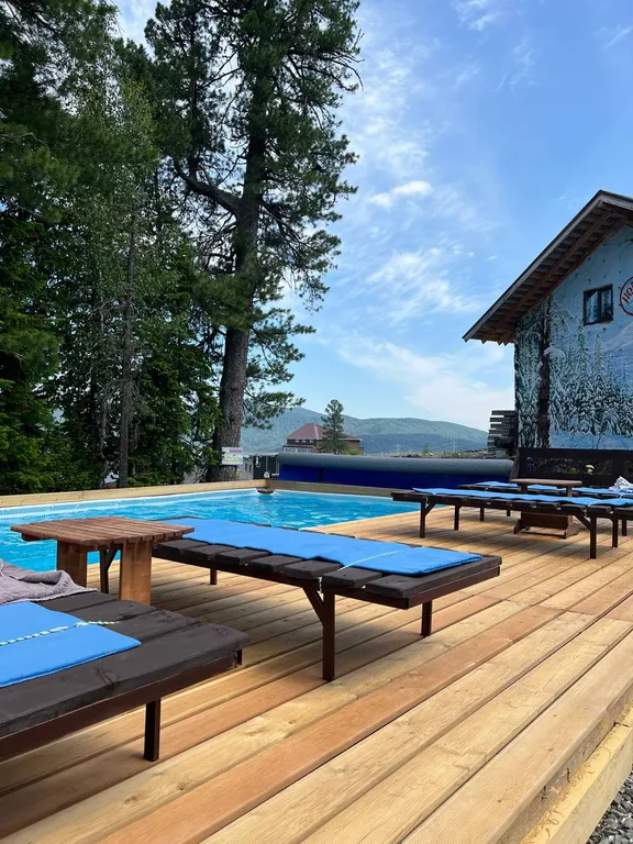 Большой дом на горе у подъемников