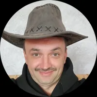 Максим Слюсаренко