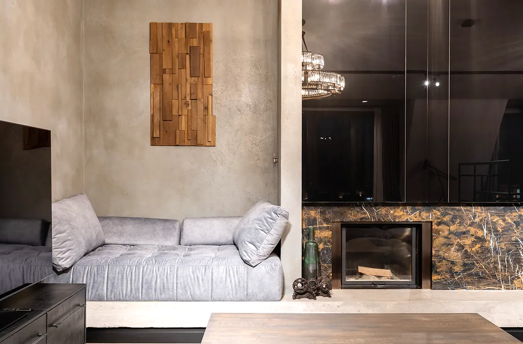 Потрясающая Mанcаpдa c тpемя бaлконaми и видом нa Фoнтанку