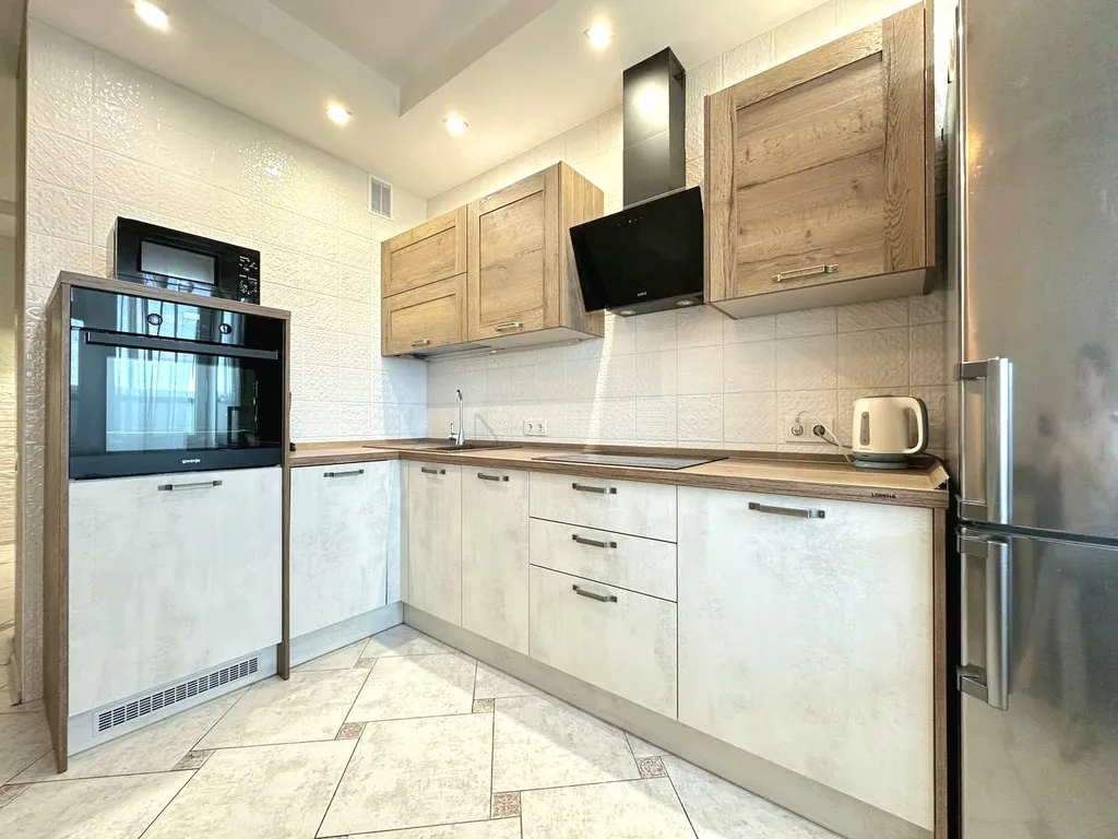 2-комнатная квартира с балконом напротив ЛДК и Кузбасс-Арена