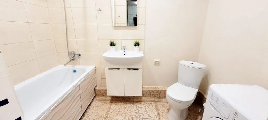 Отдельная большая двухкомнатная квартира в коттедже