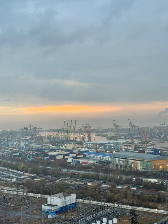 Уютные видовые апартаменты рядом с метро