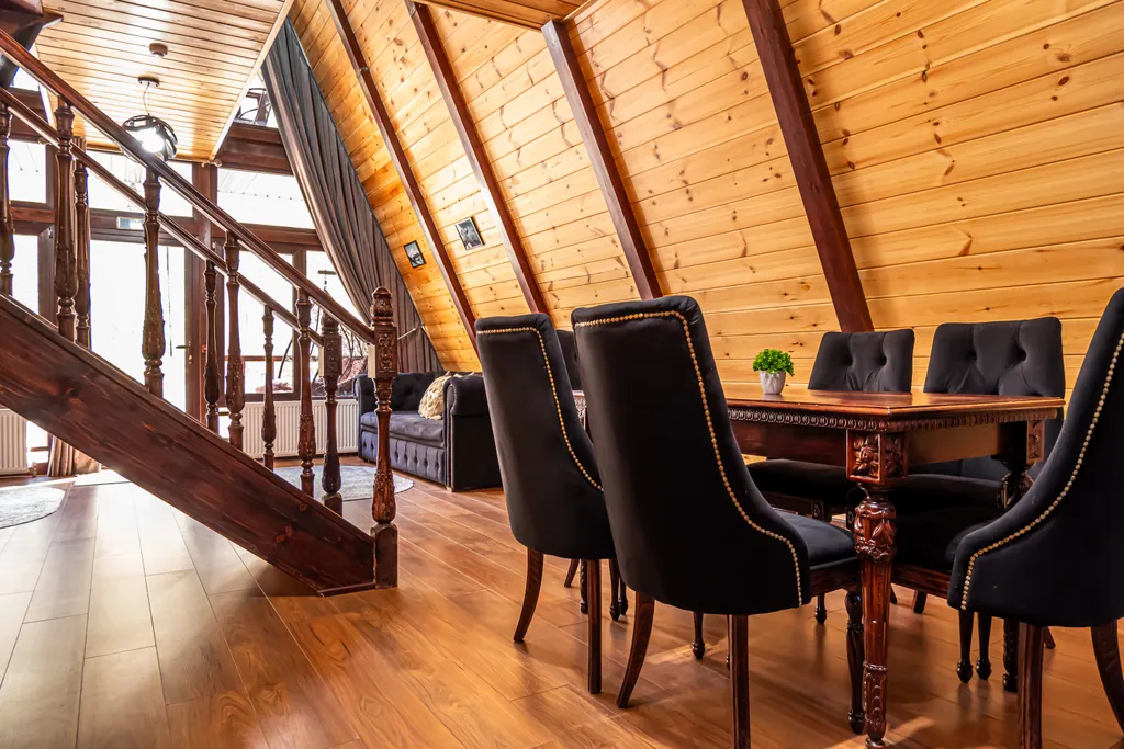 Аутентичный коттедж с балконом