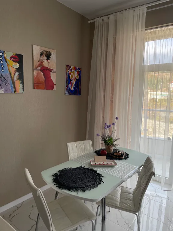 Апартамент с видом на море и горы