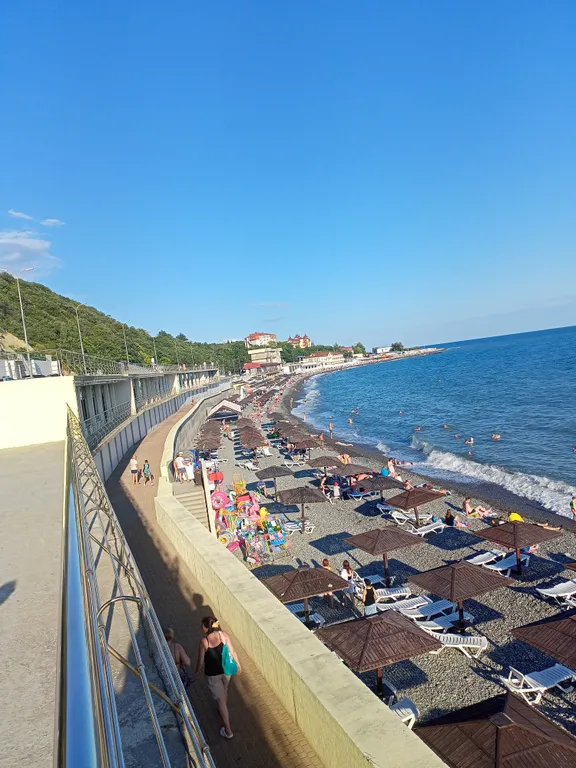 Дом у моря с панорамным видом на горы и море