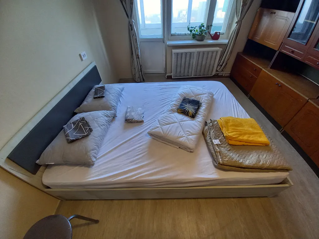 Двухкомнатная в центре, красивый вид на город и море