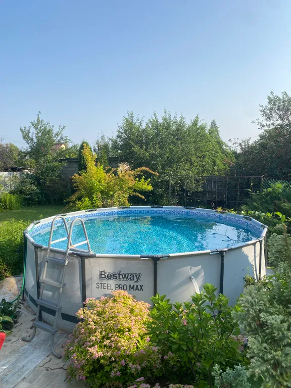 Дом на берегу залива реки Волга