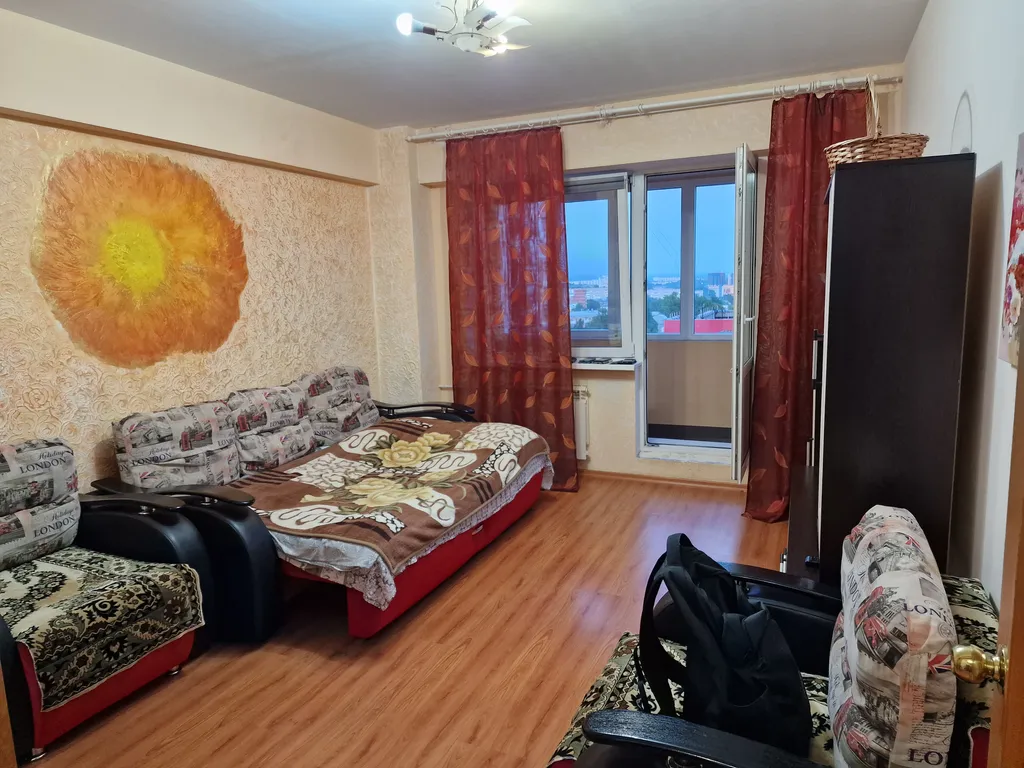 В новостройке на 11ом этаже с большой кухней и видом на плотину ГЭС!