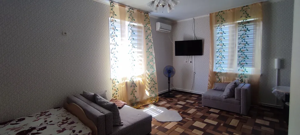 Квартира Квартира Большой и солнечный номер на втором этаже со своей кухней — Геленджик