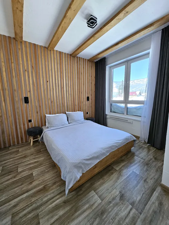 Таунхаус с видом на гору Зелёная